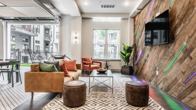 Luxury In Ybor W/pool Access Apartment